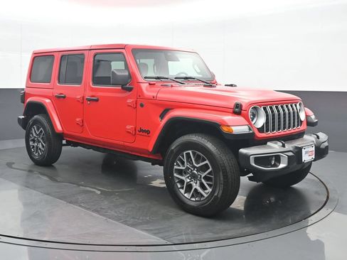 Used 2025 Jeep Wrangler Unlimited Sahara AWD/4WD image 9