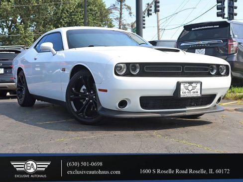 Used 2021 Dodge Challenger R/T RWD image 1