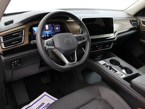 Used 2024 Volkswagen Atlas SE AWD/4WD image 10