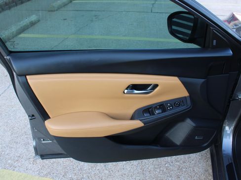 Used 2024 Nissan Sentra SV w/ SV Premium Package image 16