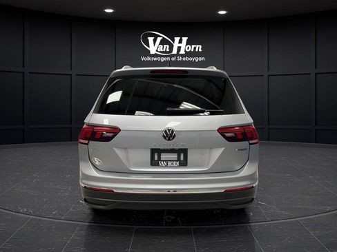 Used 2024 Volkswagen Tiguan SE AWD/4WD image 6