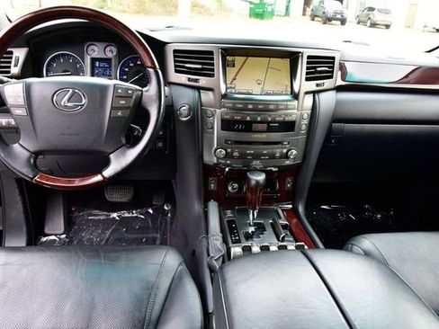 Used 2011 Lexus LX 570 4WD image 23
