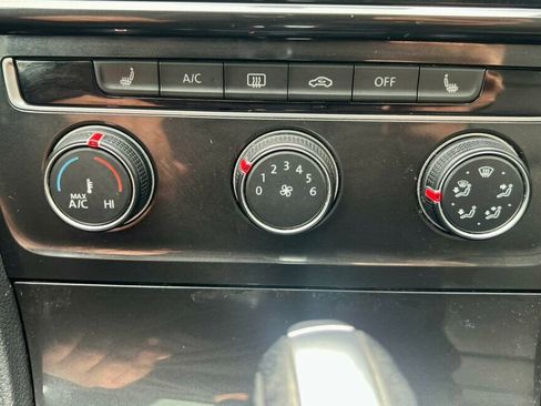 Used 2021 Volkswagen Golf 4-Door image 23