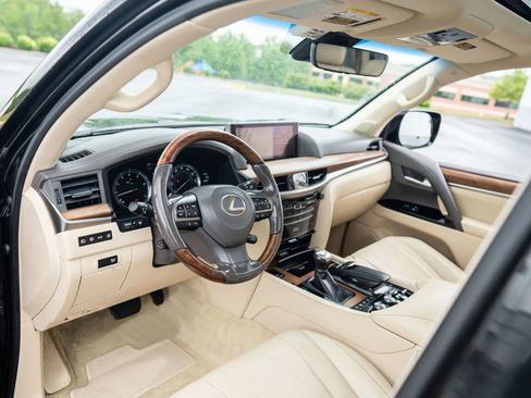 Used 2017 Lexus LX 570 4WD w/ Luxury Package image 29