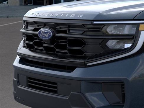 New 2025 Ford Expedition Active image 17
