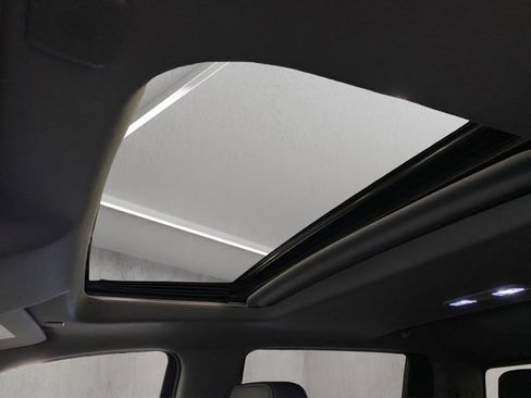 Used 2022 Chevrolet Silverado 1500 LTZ w/ LTZ Premium Package image 9