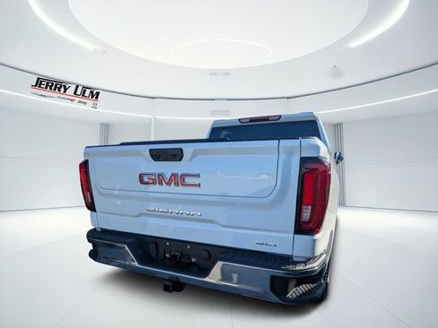 Used 2025 GMC Sierra 1500 SLT image 3