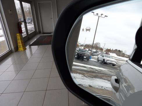 Used 2025 Buick Enclave Preferred image 9