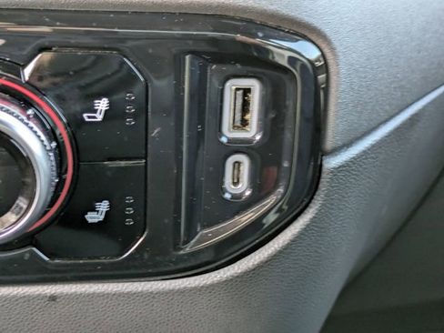 Used 2022 GMC Sierra 1500 Elevation image 24