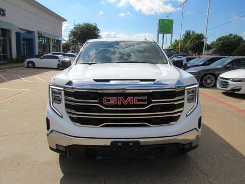 Used 2025 GMC Sierra 1500 SLT image 2