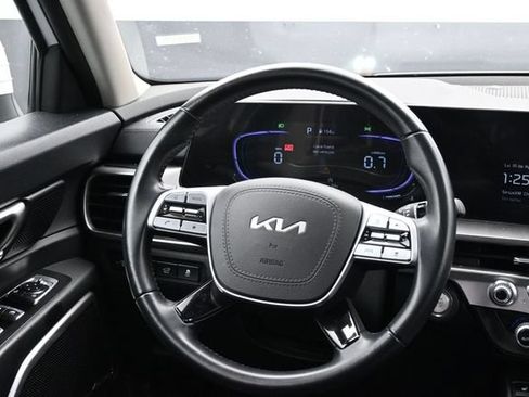 Used 2025 Kia Telluride S FWD image 13