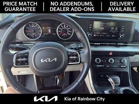 Used 2024 Kia Carnival LX FWD image 9