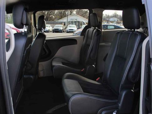 Used 2017 Dodge Grand Caravan SXT image 25