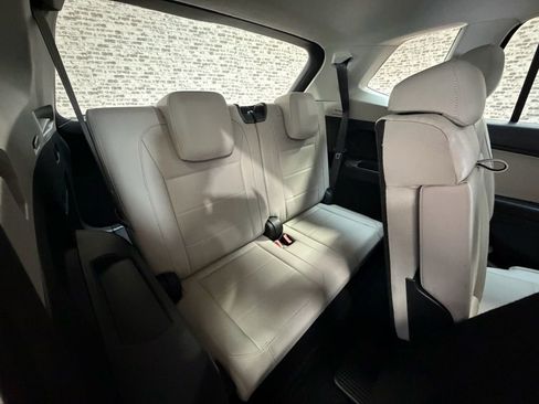 Used 2020 Volkswagen Tiguan SE image 11