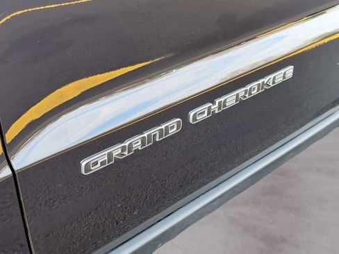 Used 2021 Jeep Grand Cherokee Limited image 18