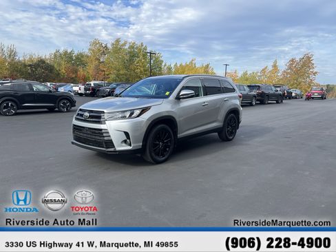 Used 2019 Toyota Highlander AWD V6 image 3