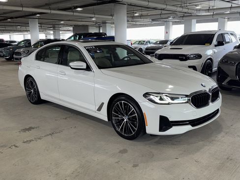 Used 2023 BMW 540i w/ Convenience Package RWD image 2