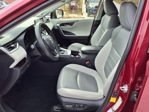 Used 2019 Toyota RAV4 Limited w/ All Weather Liner Package image 11