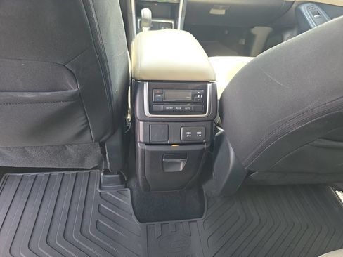 Used 2019 Subaru Ascent Premium w/ Popular Package #2 AWD/4WD image 32