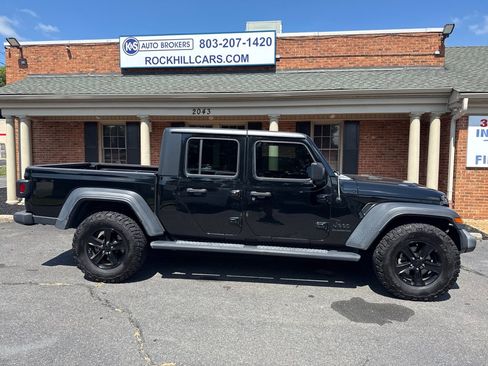 Used 2020 Jeep Gladiator Sport AWD/4WD image 4