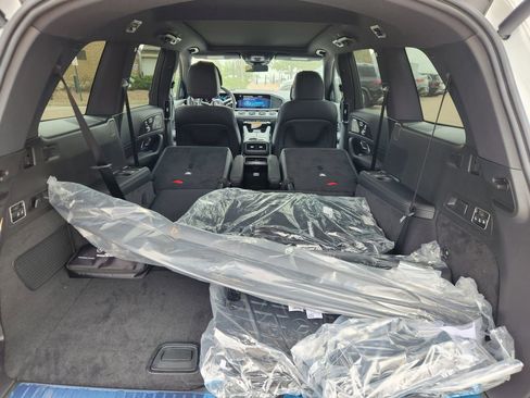 New 2026 Mercedes-Benz GLS 450 4MATIC image 9