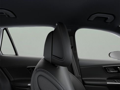 Used 2025 Mercedes-Benz GLC 300 image 43