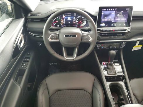 New 2026 Jeep Compass Latitude image 14