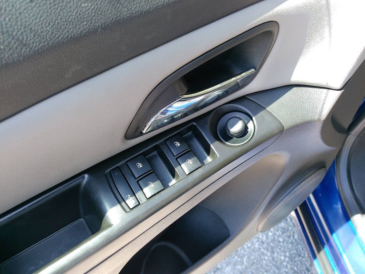 Used 2012 Chevrolet Cruze LS FWD image 10