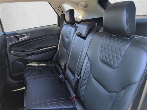 Used 2024 Ford Edge Titanium image 19