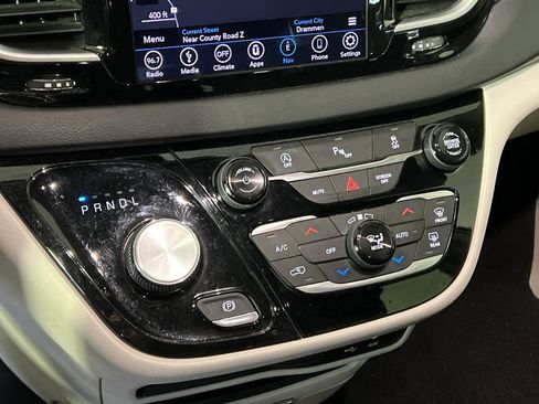 Used 2019 Chrysler Pacifica Touring Plus image 31