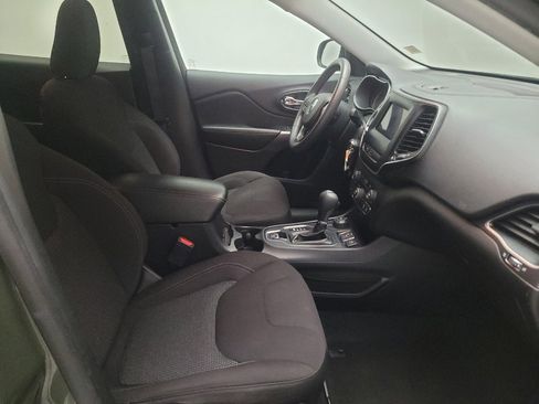 Used 2020 Jeep Cherokee Latitude AWD/4WD image 21