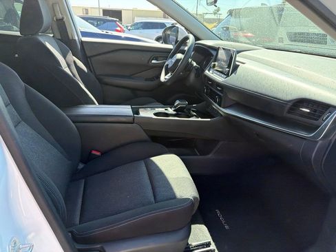 Used 2024 Nissan Rogue SV FWD image 11