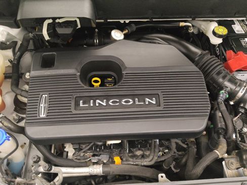 Used 2019 Lincoln Nautilus Select AWD/4WD image 30