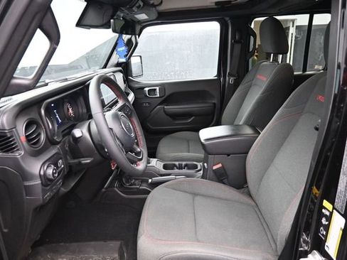 Used 2024 Jeep Gladiator Rubicon w/ Technology Group AWD/4WD image 15