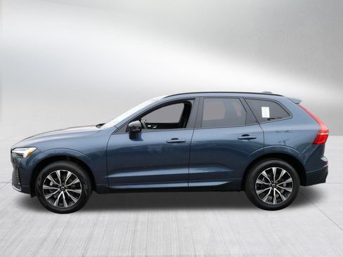 Used 2025 Volvo XC60 B5 Core AWD/4WD image 4
