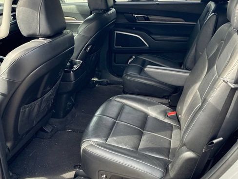 Used 2021 Kia Telluride EX w/ EX Premium Package AWD/4WD image 8