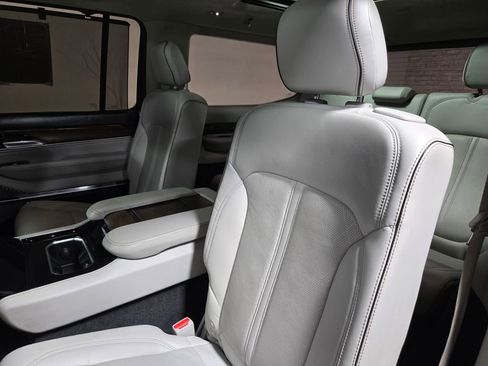 Used 2022 Jeep Grand Wagoneer Series II w/ Premium Group II AWD/4WD image 35