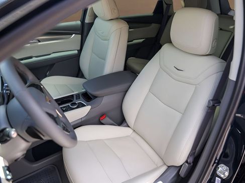 Certified 2026 Cadillac XT5 Premium Luxury w/ Driver Assist Package FWD image 7