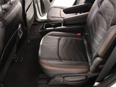 Used 2024 Nissan Pathfinder Platinum image 13