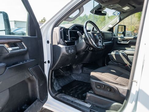 Used 2024 Chevrolet Silverado 2500 LT w/ Convenience Package image 16