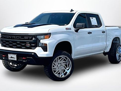 Used 2022 Chevrolet Silverado 1500 Custom Trail Boss w/ LPO, Dark Essentials Package AWD/4WD image 3