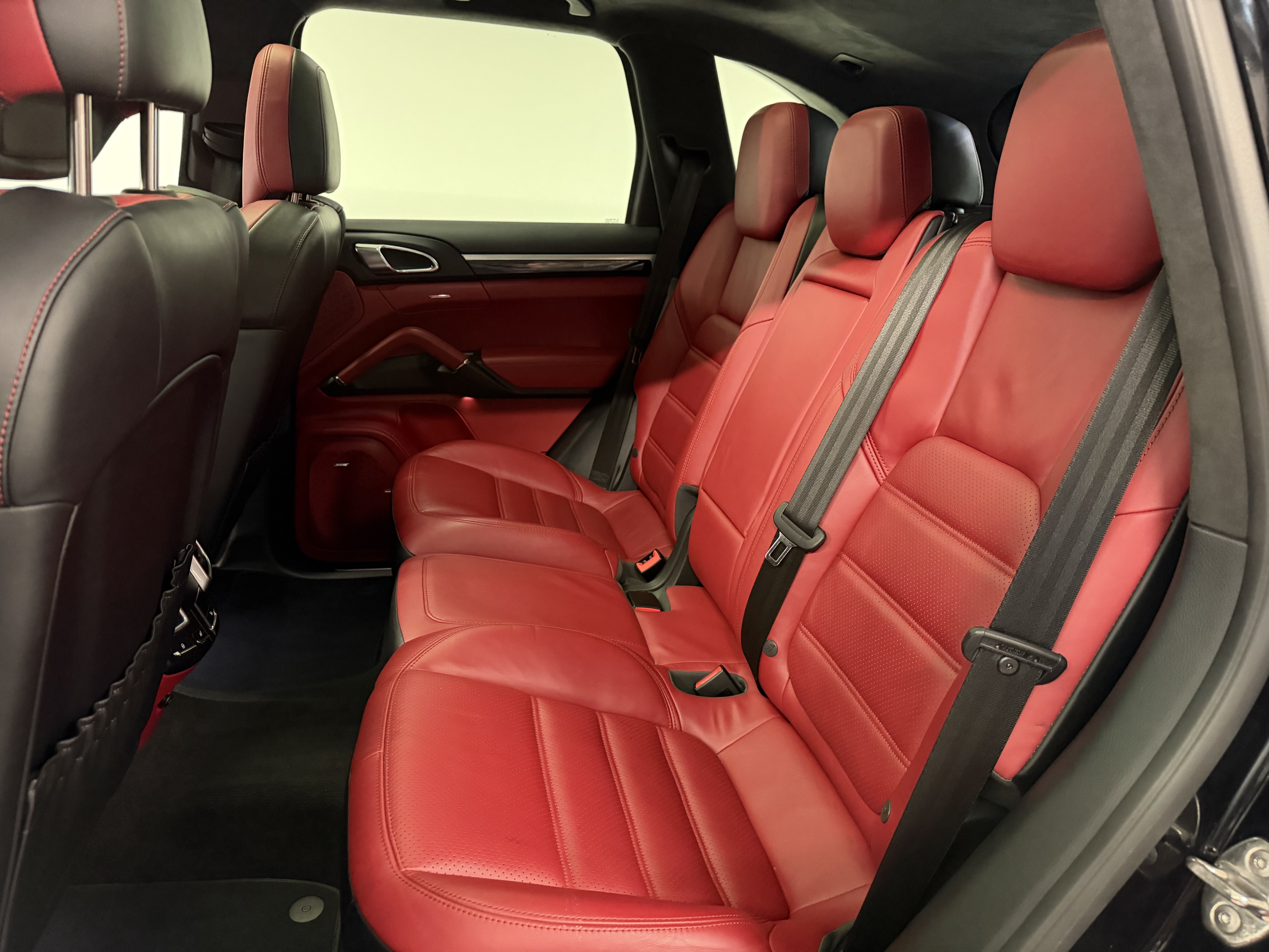 Used 2016 Porsche Cayenne Turbo AWD/4WD image 12