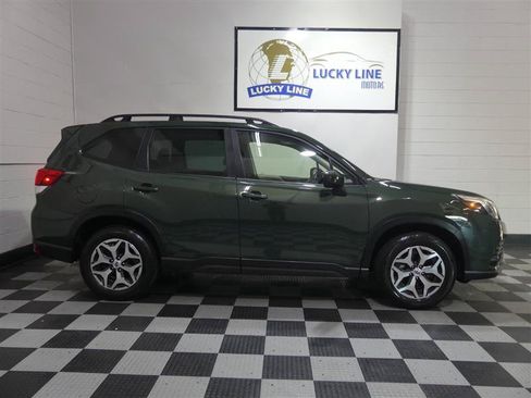 Used 2024 Subaru Forester Premium AWD/4WD image 6