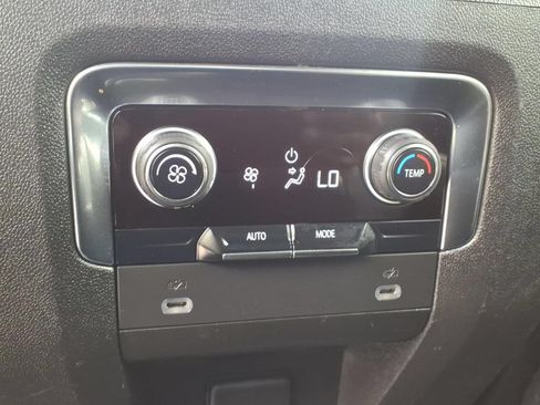 Used 2022 Chevrolet Suburban LT RWD image 12