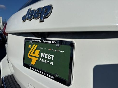 Used 2022 Jeep Grand Cherokee Limited image 16