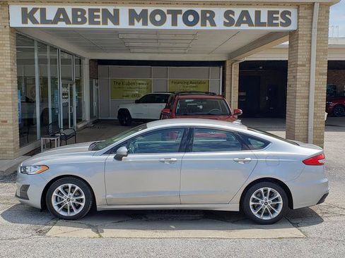 Used 2020 Ford Fusion SE FWD image 2