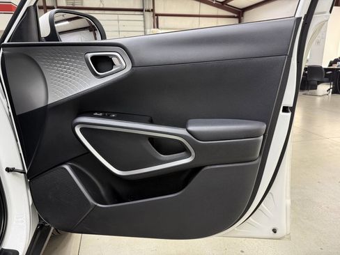 Used 2021 Kia Soul LX FWD image 16