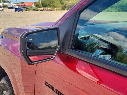Used 2024 Chevrolet Colorado LT w/ LT Convenience Package III AWD/4WD image 10