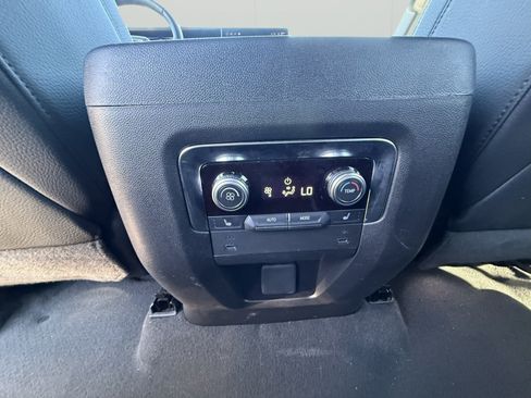 Used 2025 GMC Yukon XL Denali AWD/4WD image 26