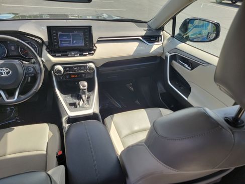 Used 2019 Toyota RAV4 XLE Premium w/ Cold Weather Package AWD/4WD image 15